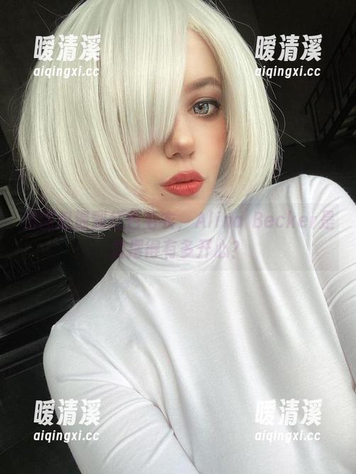 当图包遇到红色毛衣，Alina Becker是显摆得有多开心？